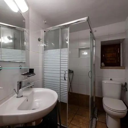 Nyaraló Tzokeika Traditional Settlement