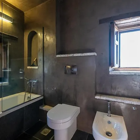 Nyaraló Tzokeika Traditional Settlement Rínglia