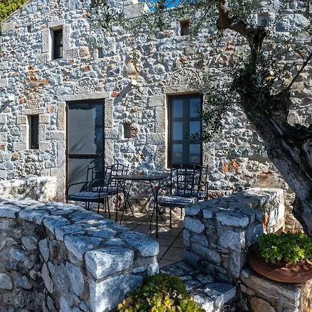 Tzokeika Traditional Settlement Nyaraló *