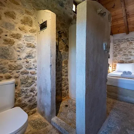 Tzokeika Traditional Settlement Nyaraló Rínglia