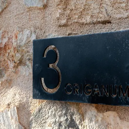 Tzokeika Traditional Settlement Ρίγκλια