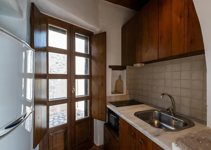 Feriehus Tzokeika Traditional Settlement