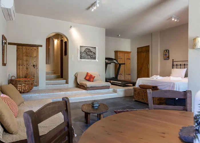 Feriehus Tzokeika Traditional Settlement Riglia